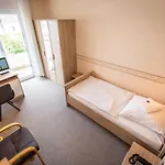 克鲁博酒店 3*