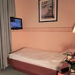 克鲁博酒店 3*